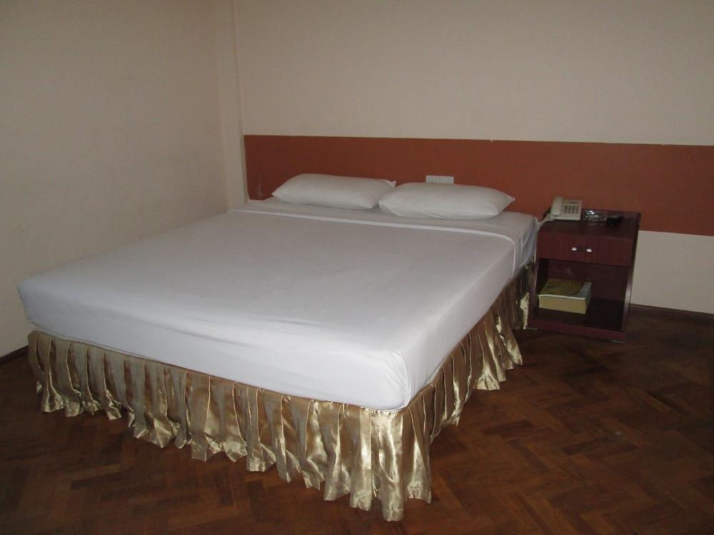 Royal Crown Hotel Yangon Esterno foto