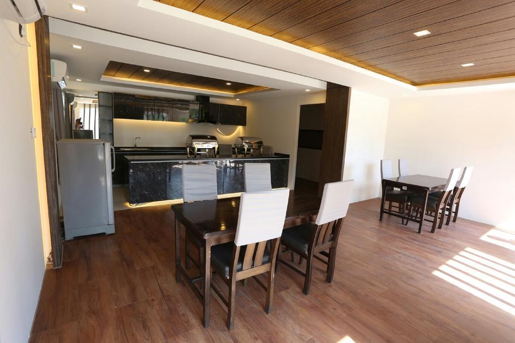 Royal Crown Hotel Yangon Esterno foto