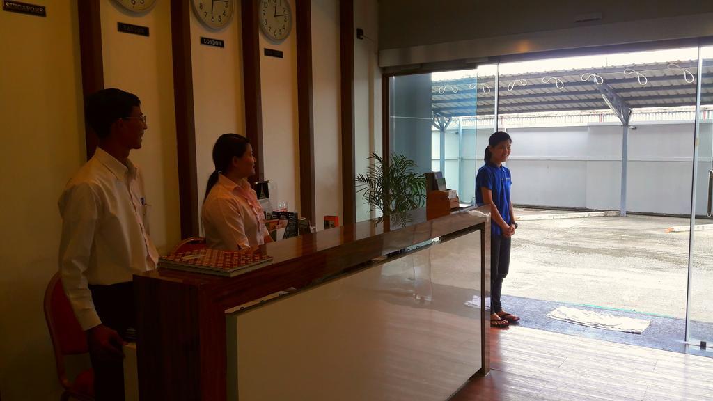 Royal Crown Hotel Yangon Esterno foto