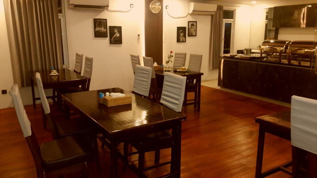 Royal Crown Hotel Yangon Esterno foto