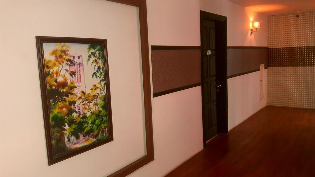 Royal Crown Hotel Yangon Esterno foto