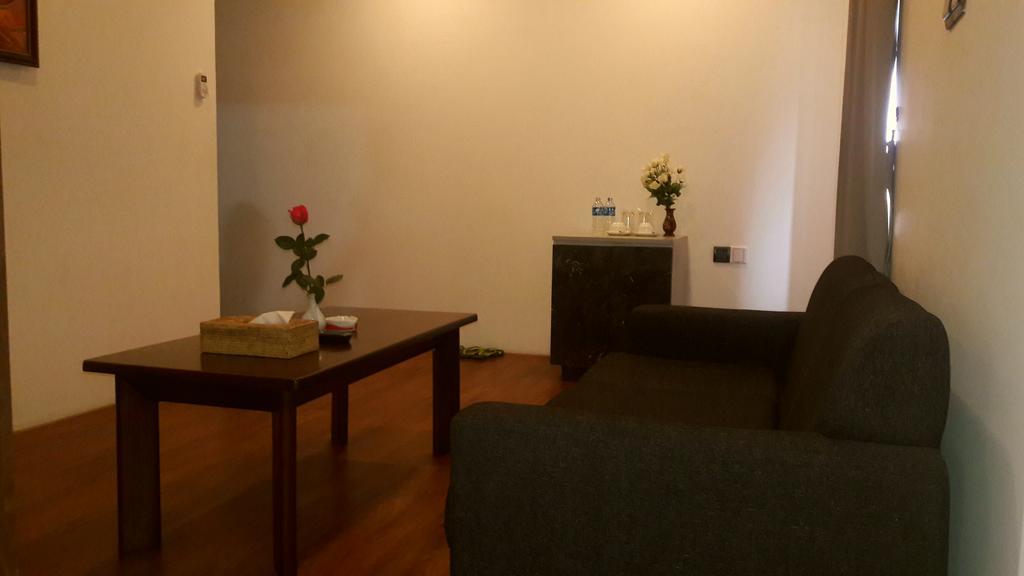 Royal Crown Hotel Yangon Esterno foto