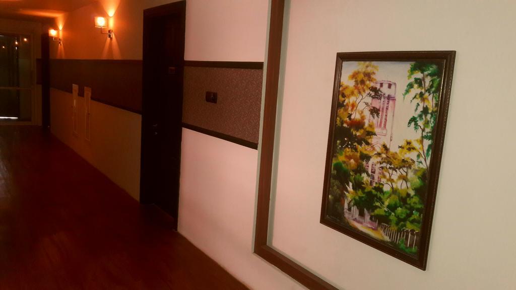 Royal Crown Hotel Yangon Esterno foto
