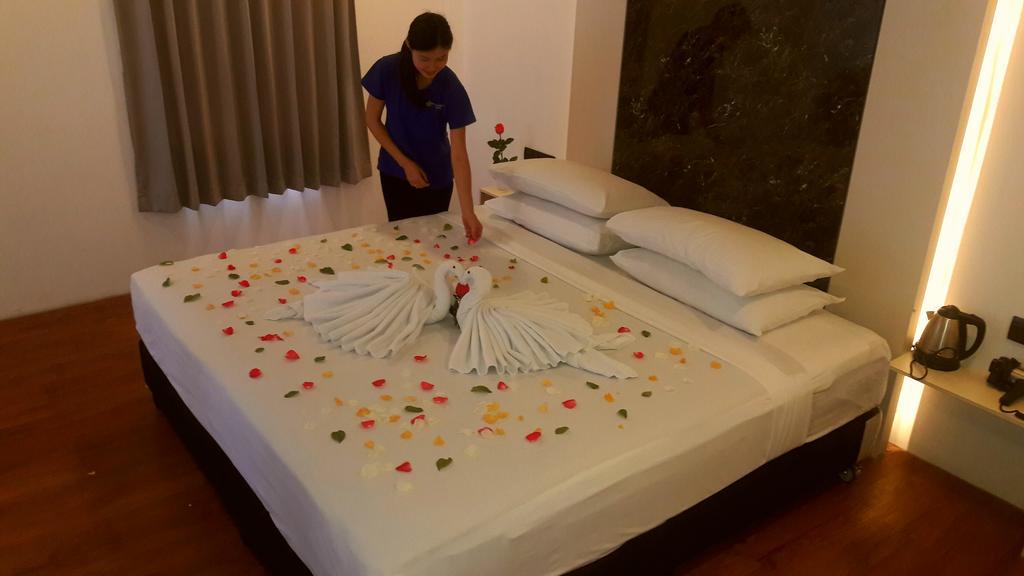 Royal Crown Hotel Yangon Esterno foto