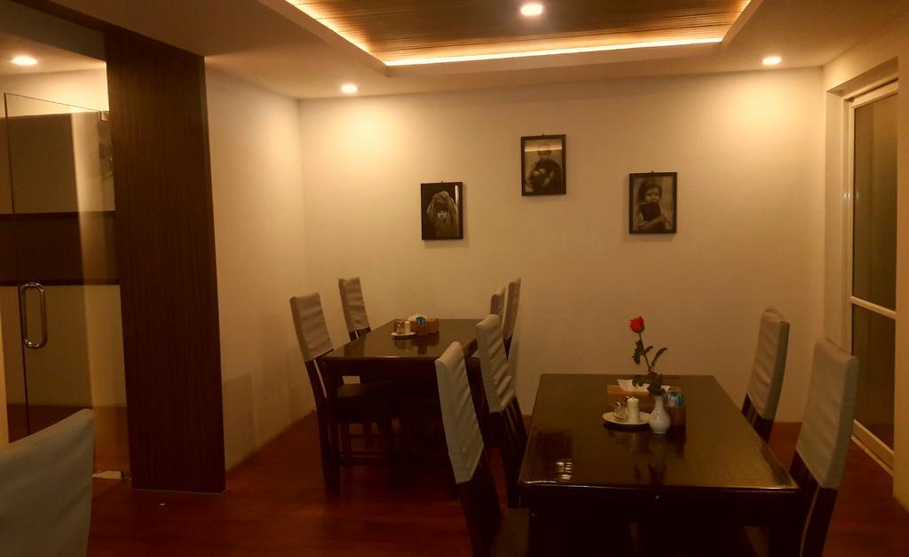 Royal Crown Hotel Yangon Esterno foto
