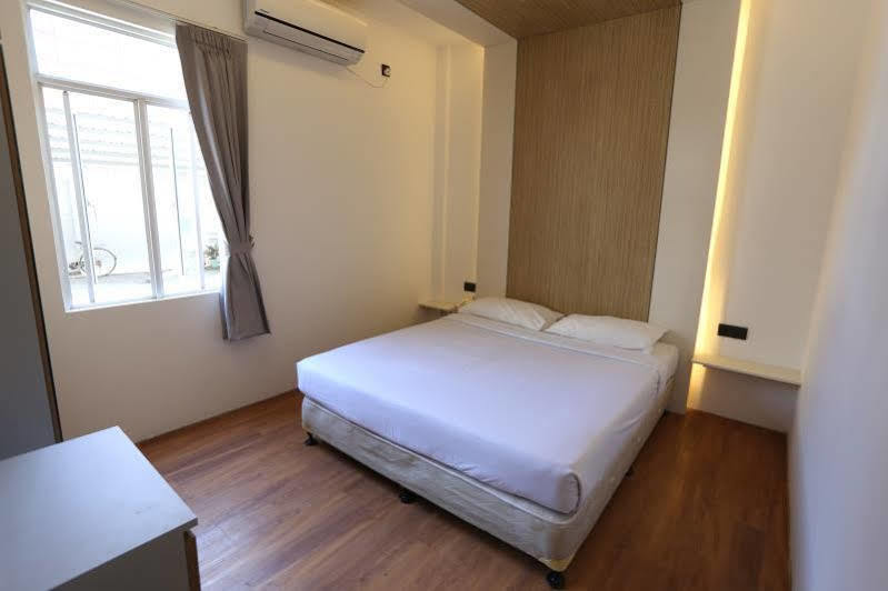 Royal Crown Hotel Yangon Esterno foto